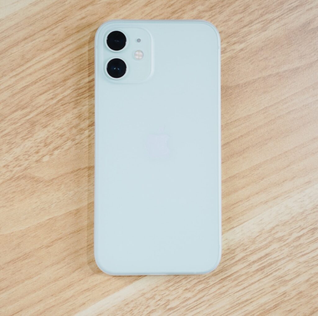 アイスホワイト × iPhone 12 mini グリーン