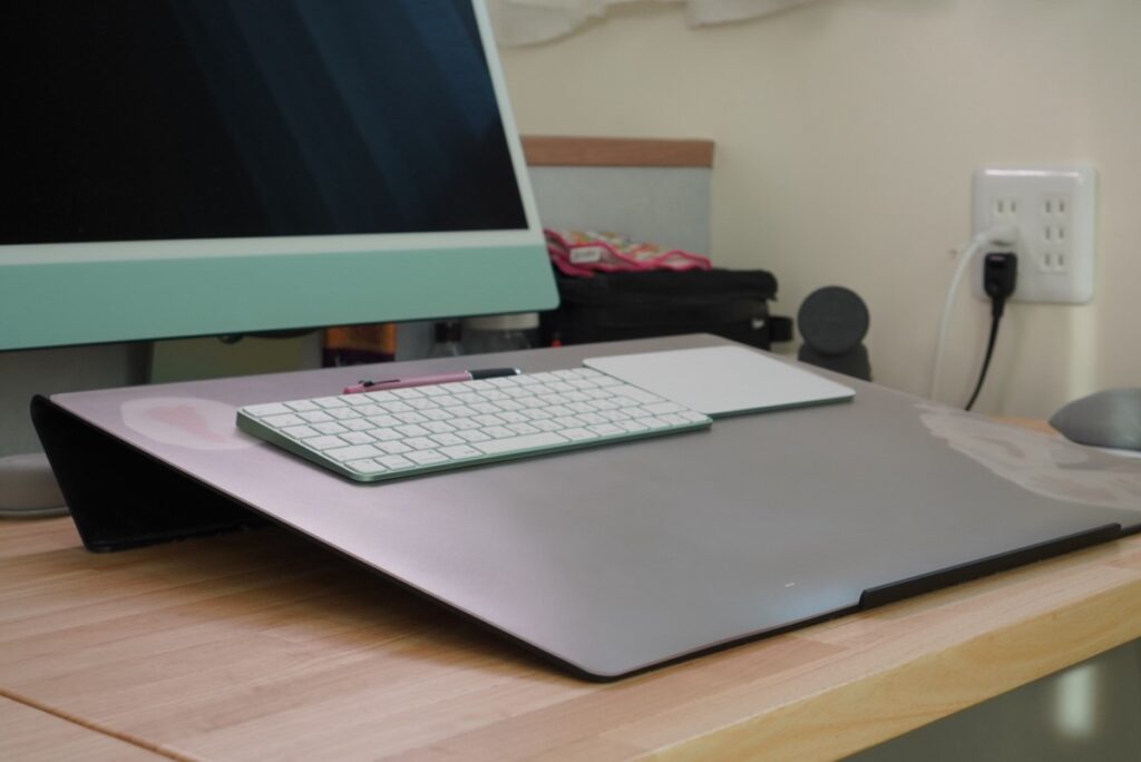 妻のデスクで活躍するANGLE 10