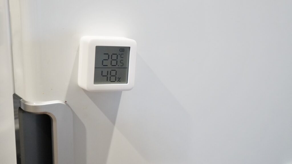 SwitchBot温湿度計を冷蔵庫に設置