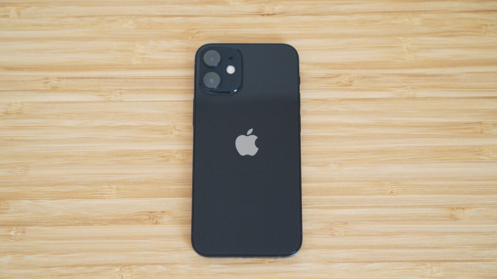 小型で軽いiPhone 12 mini