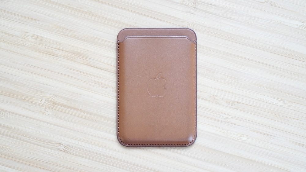 Apple_iPhone_leather_wallet_front