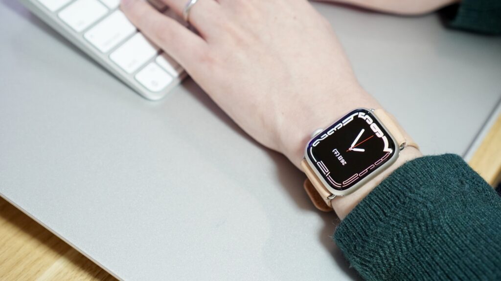 typing-Apple Watch band