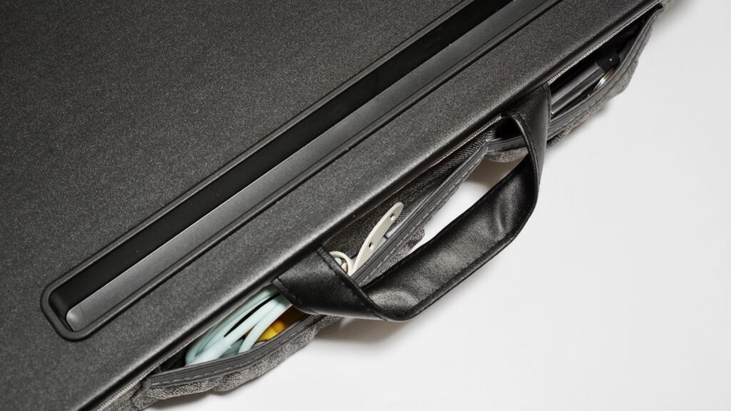 cable-pocket