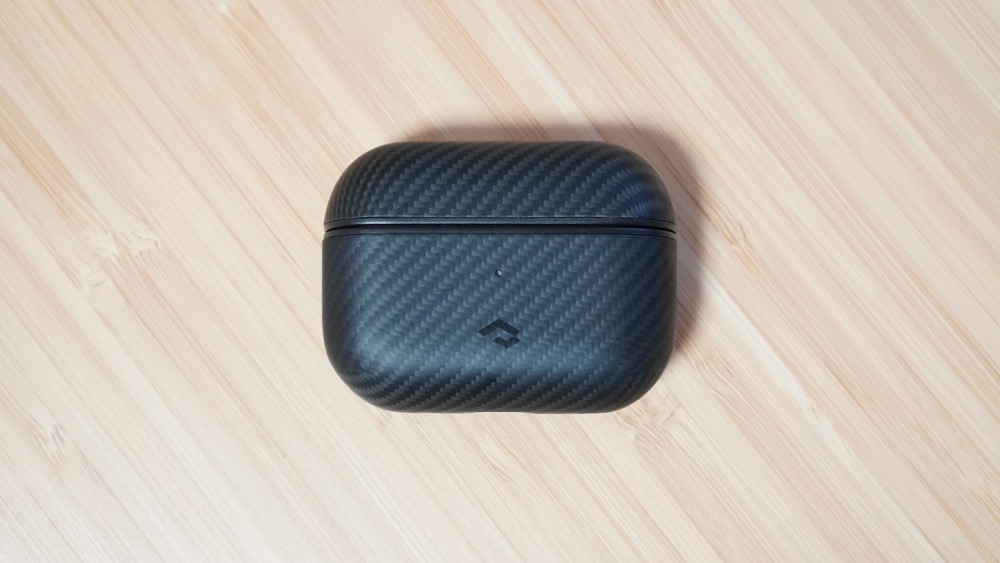 「MagEZ Case AirPods Pro 2用」をAirPods Proに装着