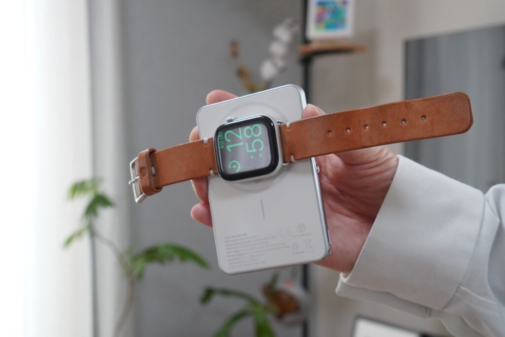 MagOn Watch Slim 5000 アップグレード版は、Apple Watchも充電できる