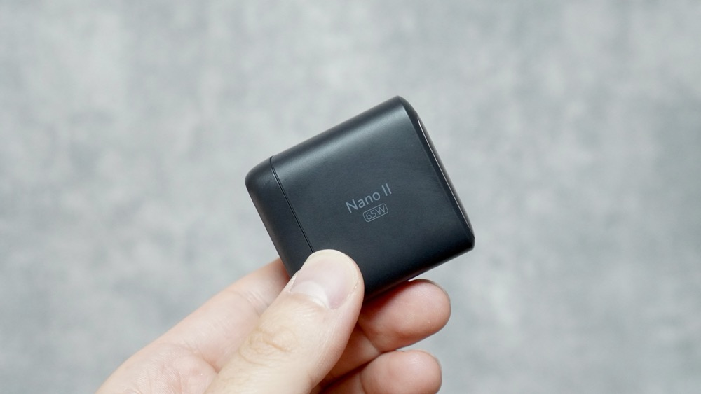 Anker Nano II 65Wのサイズ感