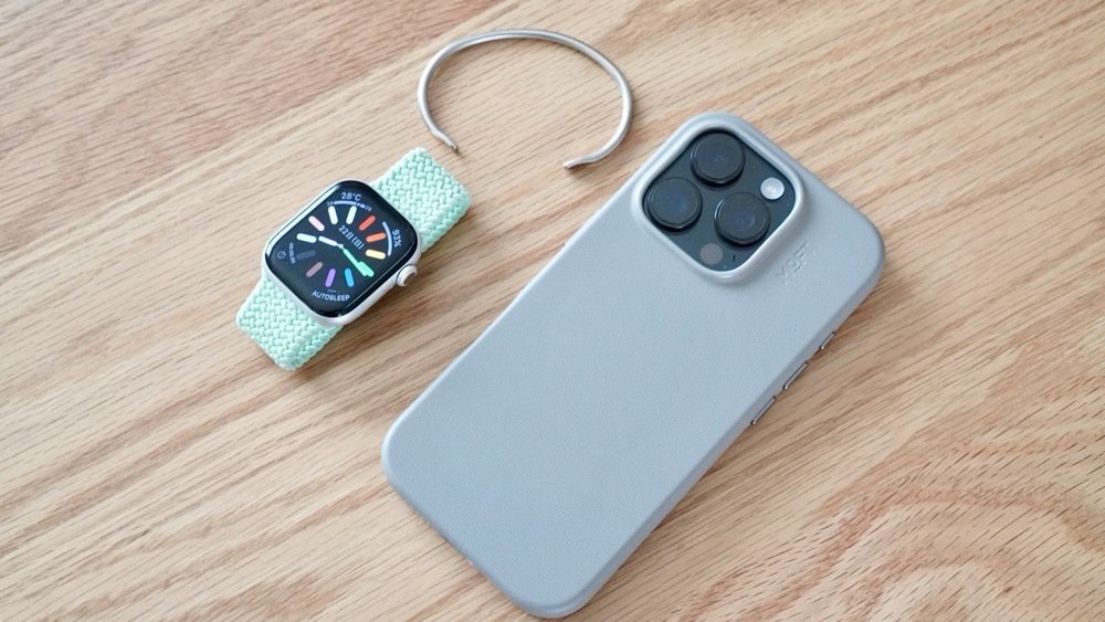 MOFT MOVASレザーケースとApple Watch、バングル