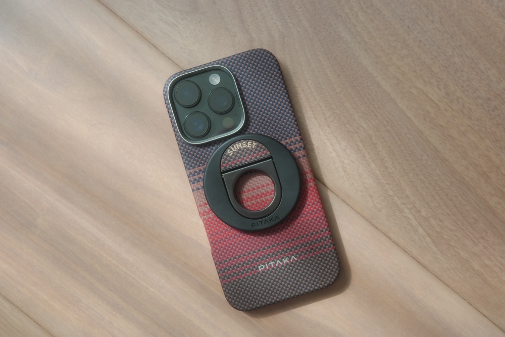 PITAKAのiPhoneケースとMagSafe対応スマホリングのSunsetカラー