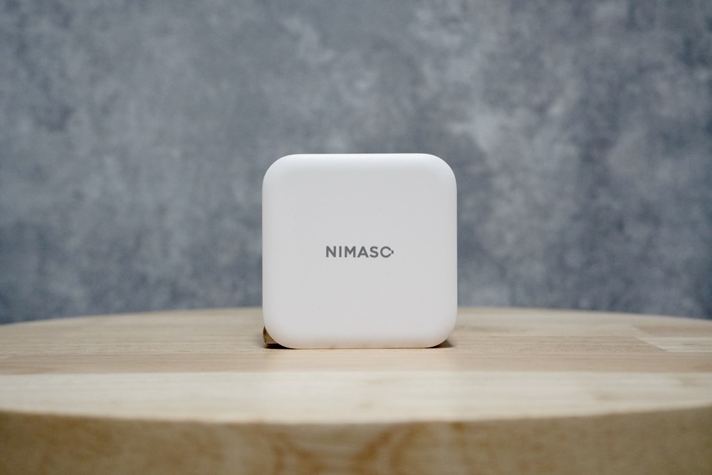 NIMASO USB-A & USB-C 急速充電器 65Wの正面