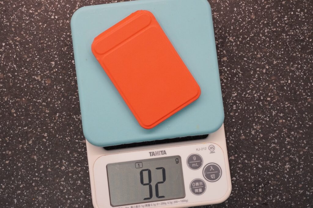 MOFT 8-in-1多機能スタンドの重さは、実測値で92g