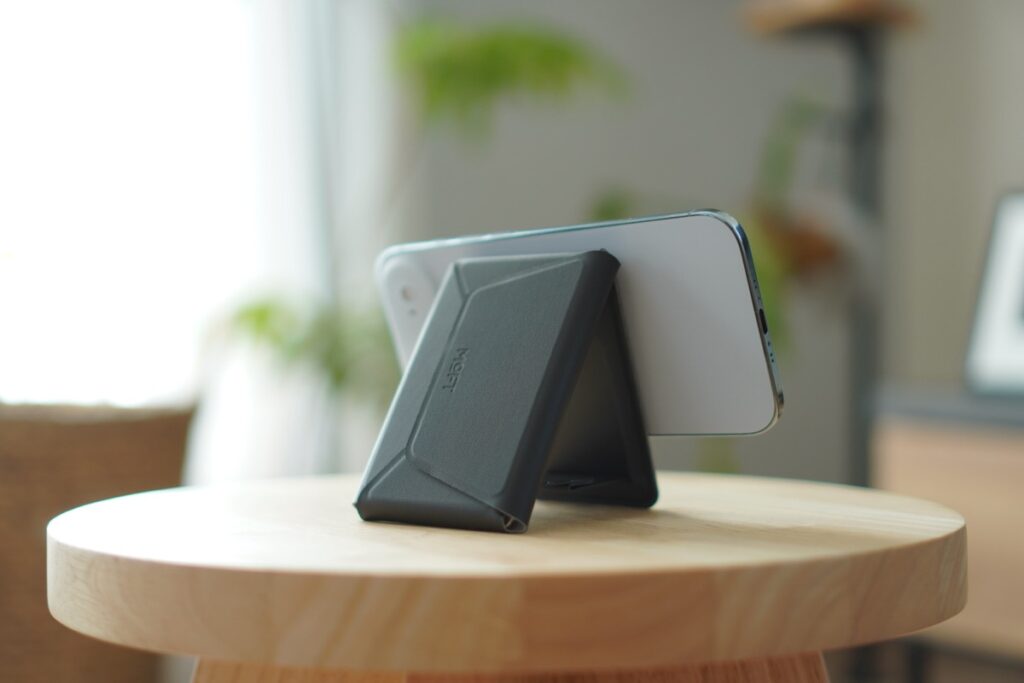 MOFT 多機能カードケース&スタンドのフローティングモード