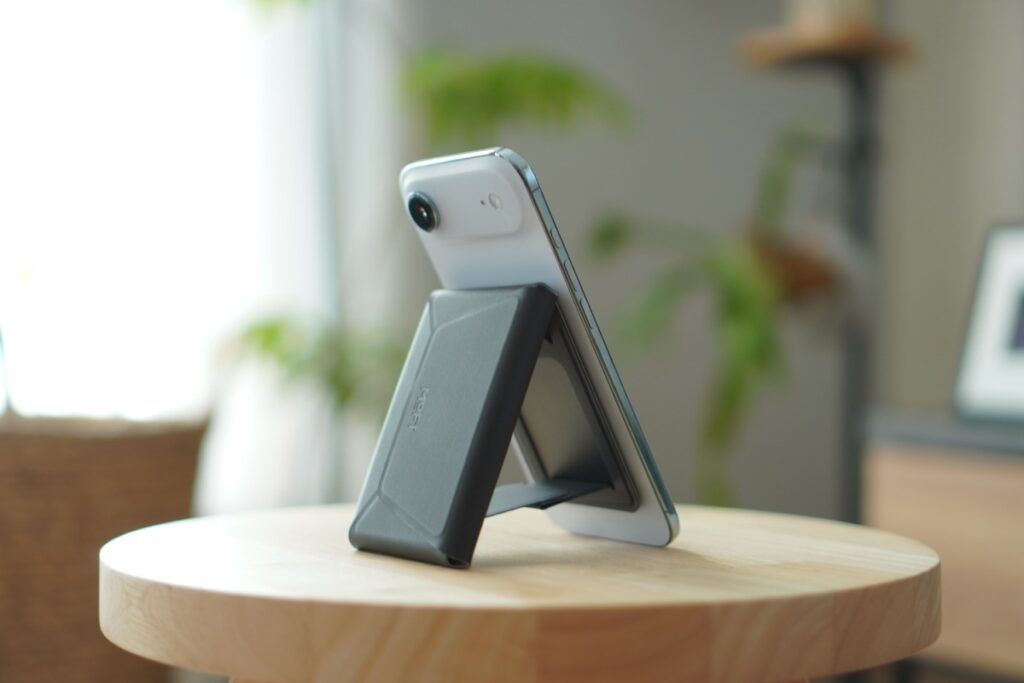 MOFT 多機能カードケース&スタンドでiPhoneを縦置き