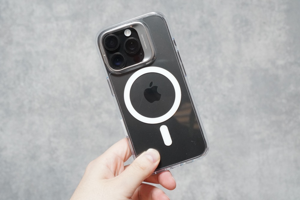HYBRID CASE WITH STASH STANDをiPhone 16 Proに装着