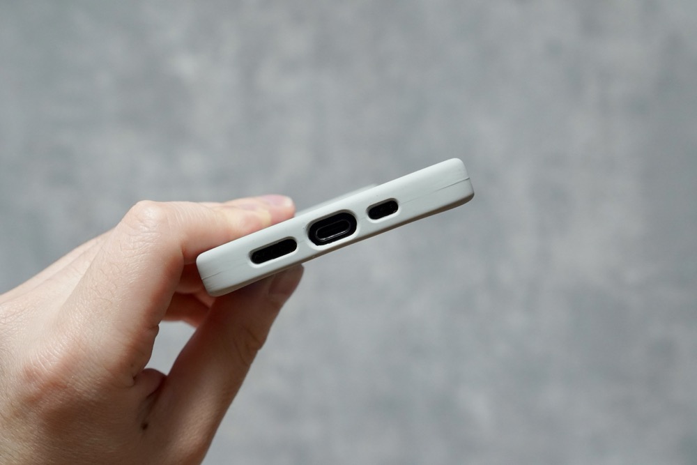ESR SOFTCASEの端子周り
