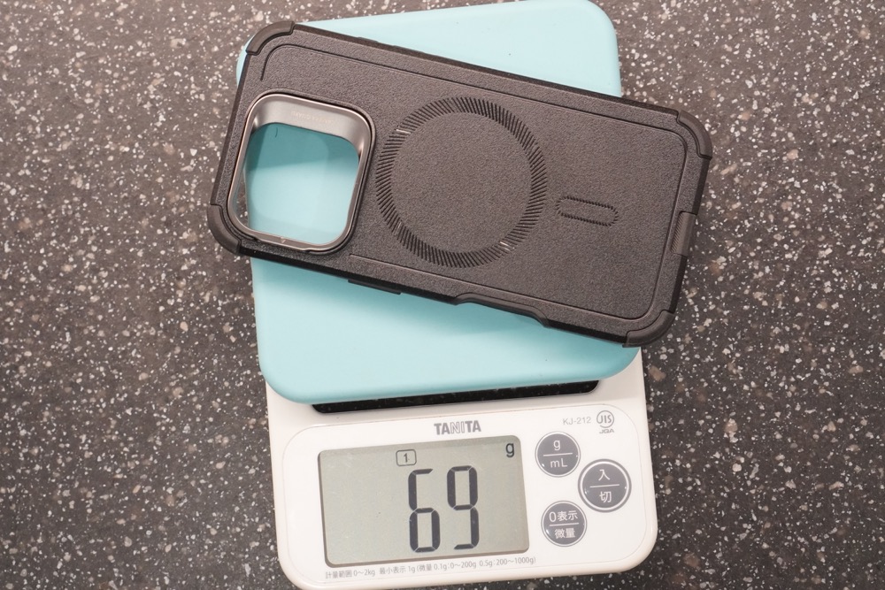 TOUGH CASE WITH STASH STANDの重さは69g