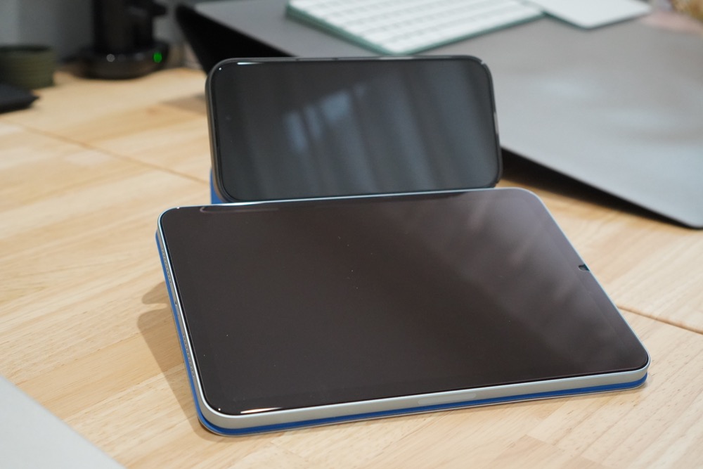 iPadとスマホ(横置き)のデュアルスクリーンモード