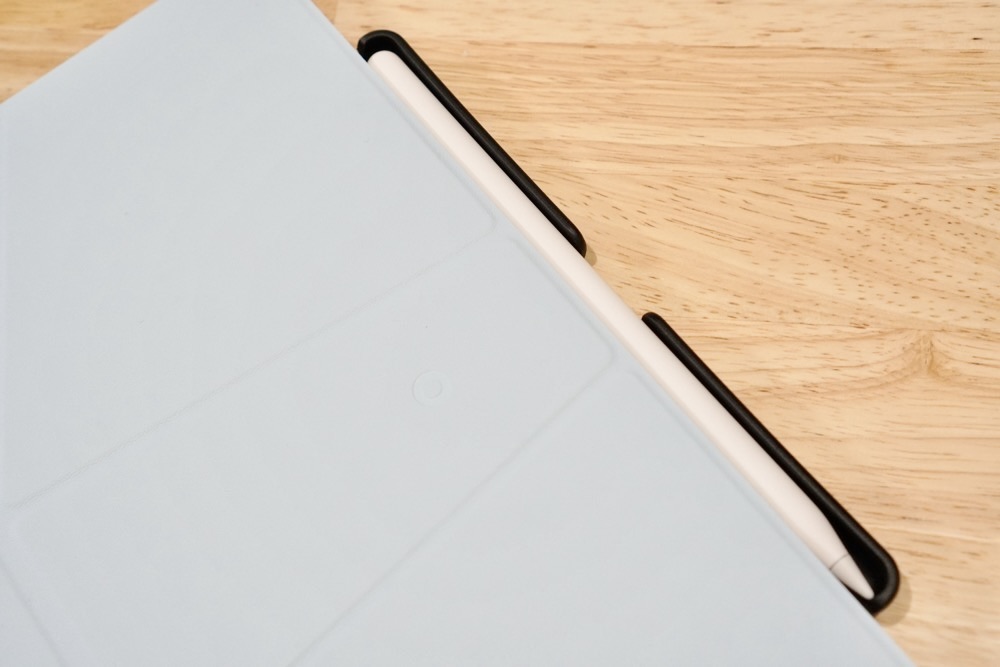 ペンスロットにApple Pencilを収納した様子