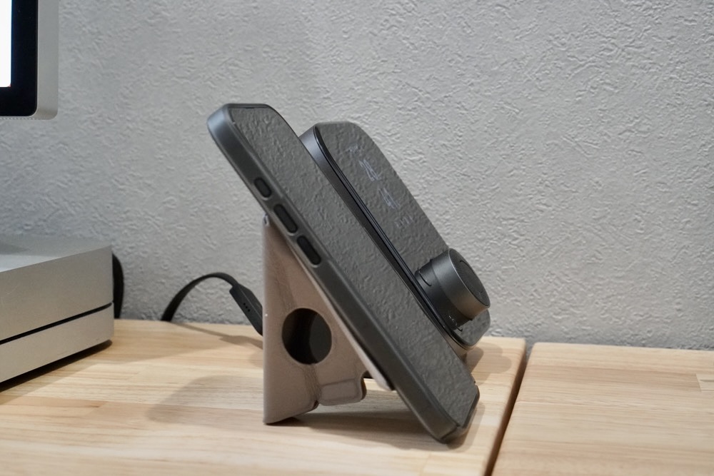 SwitchBot ハブ3の角度はスマホスタンドと同じ