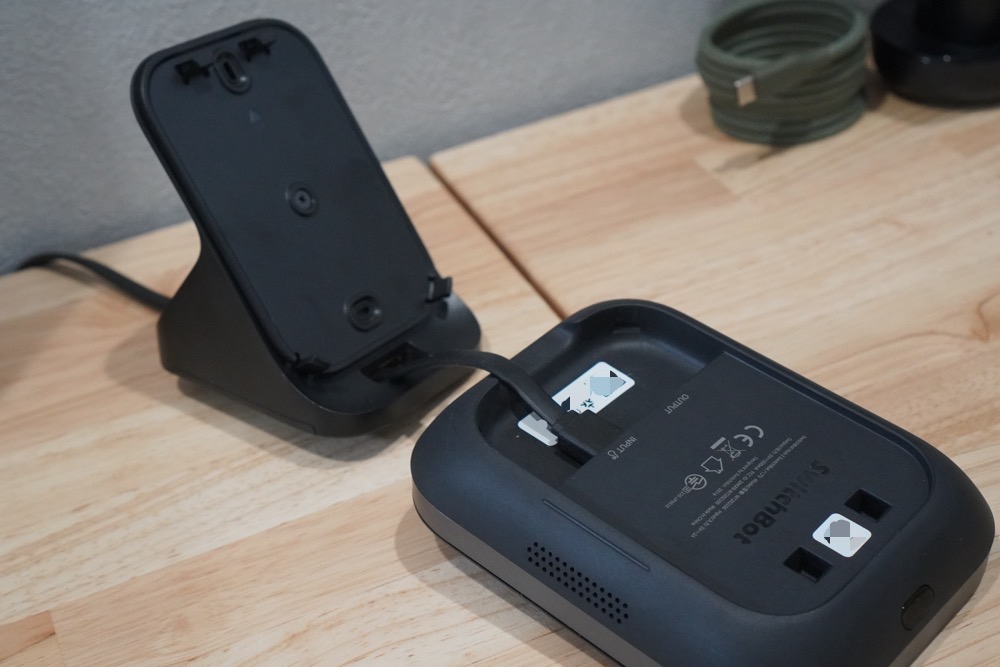 SwitchBot ハブ3に温湿度系ケーブルを接続