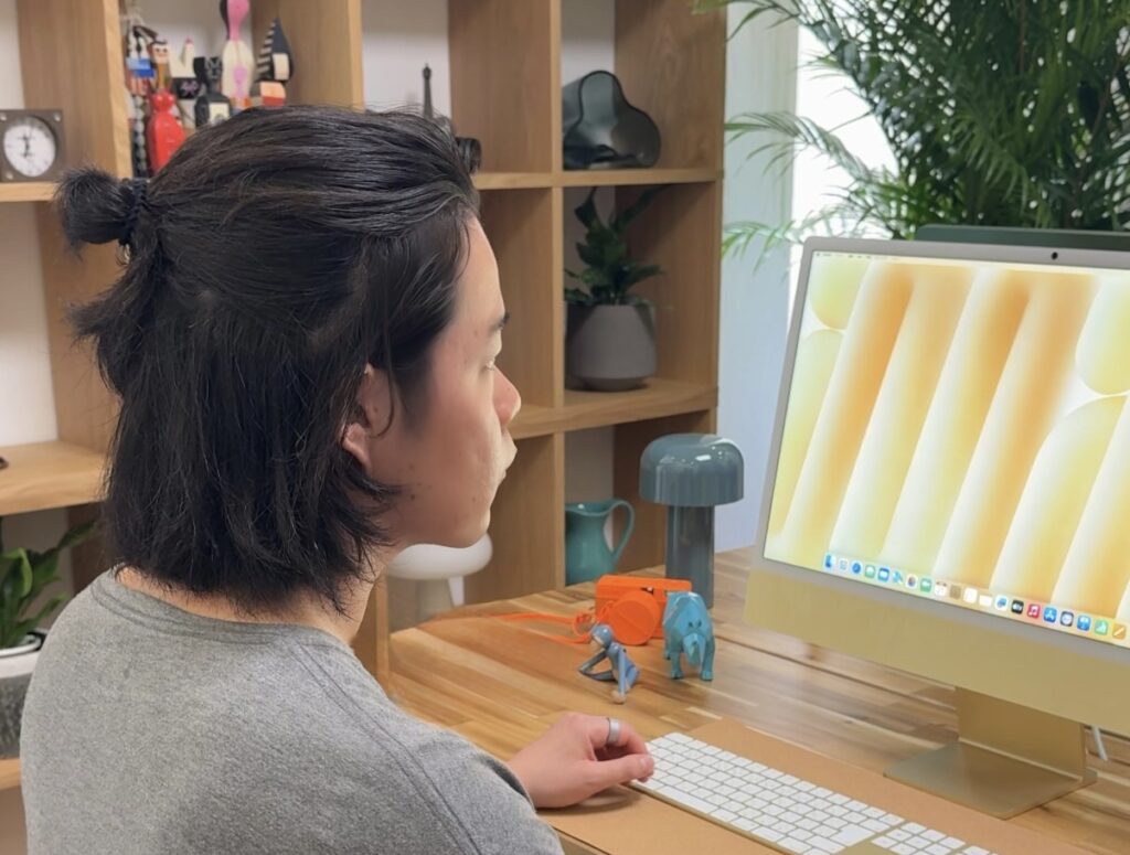 iMacでApple intelligenceを体験する様子