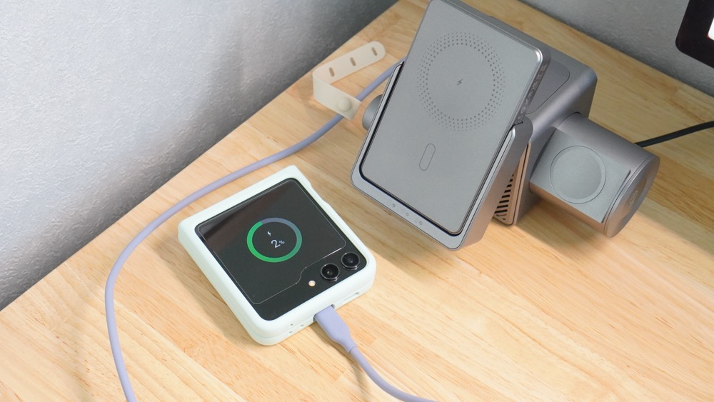 Androidスマホを有線ケーブルで充電