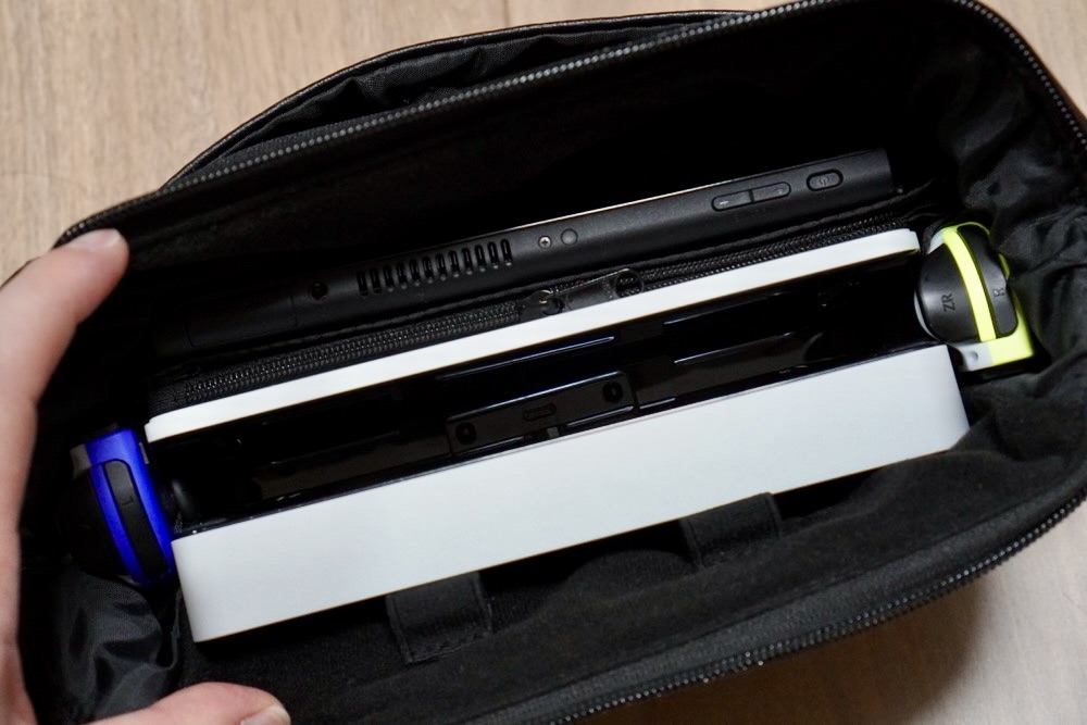 Switchとドックをかわるガジェットポーチ2.0に収納