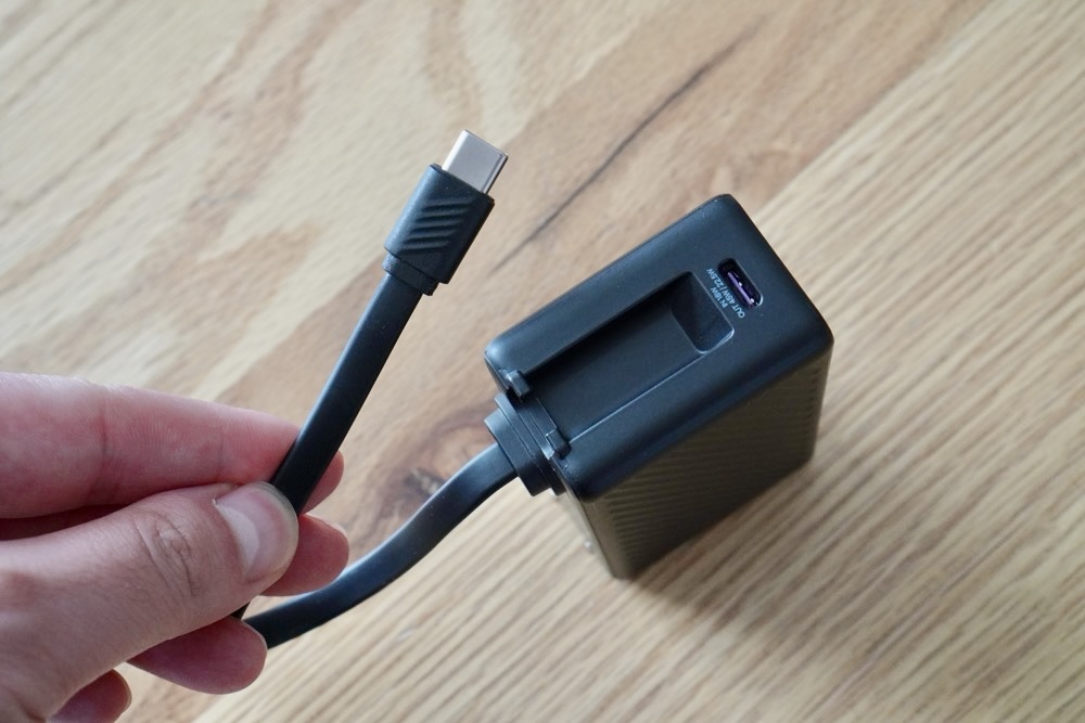 PowerFusion 5000 45Wの内蔵USB-Cケーブル