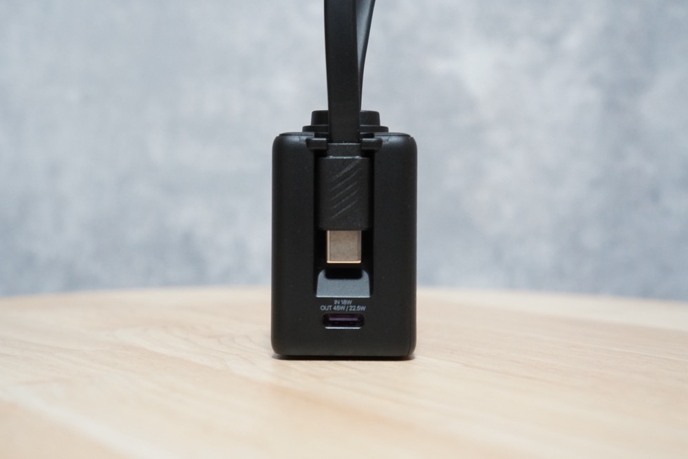 USB-CケーブルとUSB-Cポートを搭載