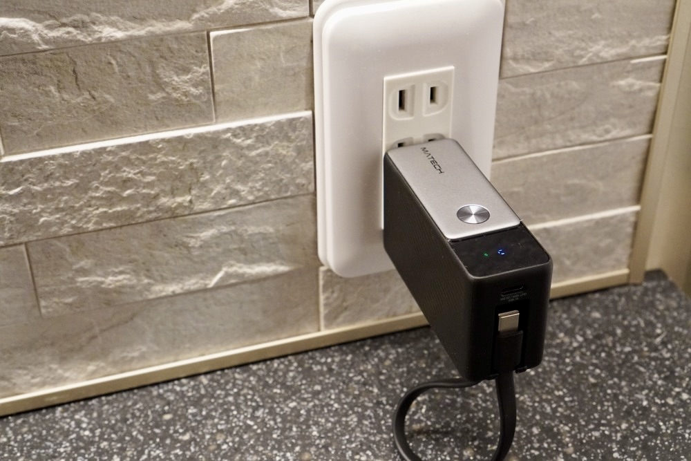 コンセントに直挿しして本体を充電