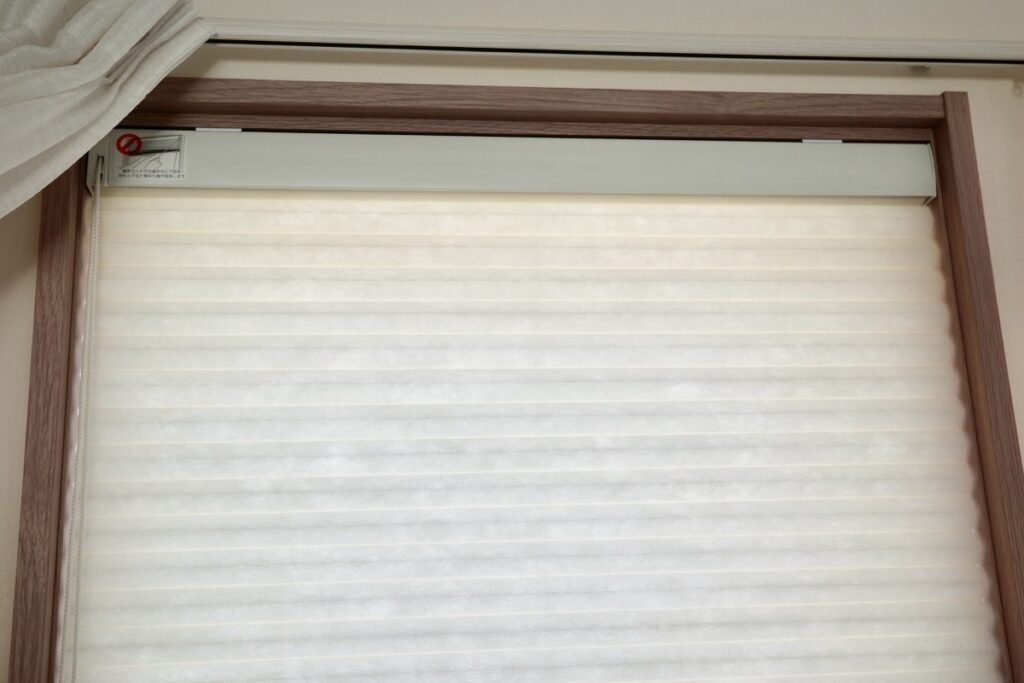 一条工務店の手動ハニカムシェード