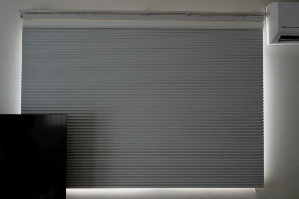 Moodify電動ハニカムシェードの遮光シェード