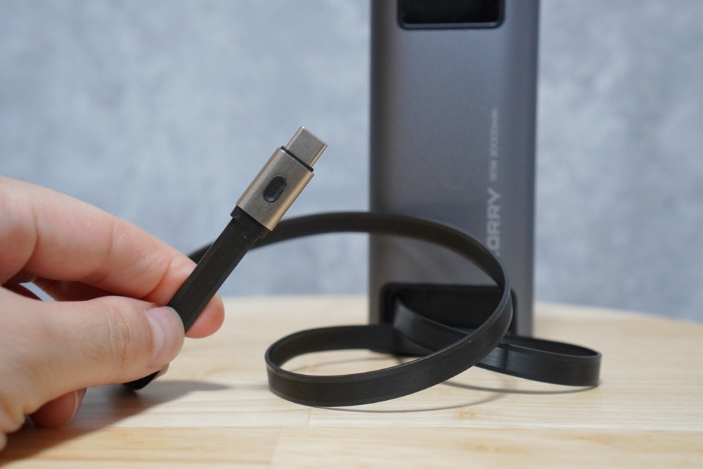 RORRY H4の巻取り式USB-Cケーブルは最大70cmまで伸びる