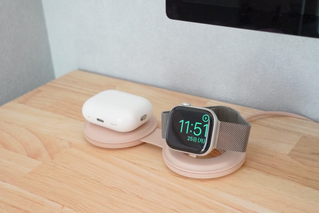 Satechi OntheGO 2-in-1ワイヤレス充電器でAirPods ProとApple Watchを同時に充電する