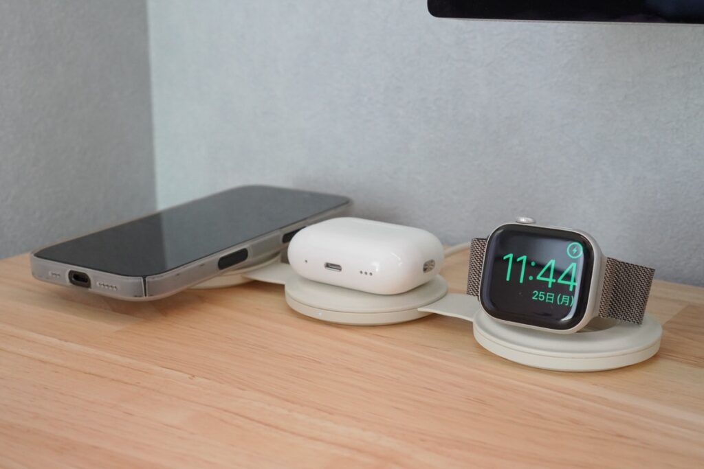 Satechi OntheGO 3-in-1ワイヤレス充電器で、iPhone、Apple Watch、AirPods Proを同時に充電