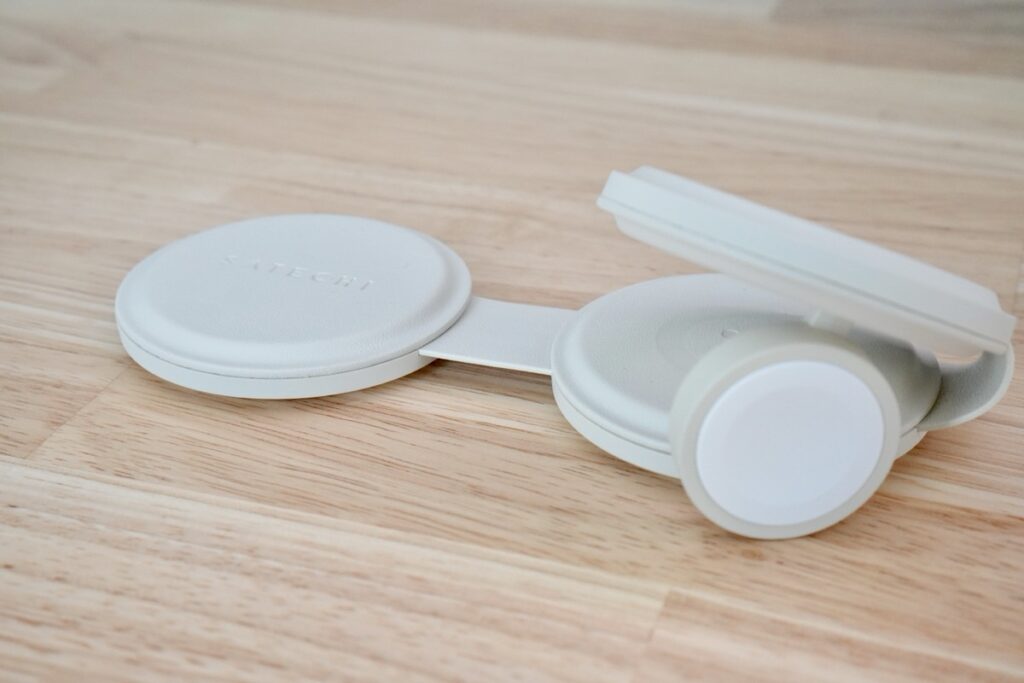 Satechi OntheGO 3-in-1ワイヤレス充電器を折りたたんだ状態で2-in-1ライクに使うことはできない