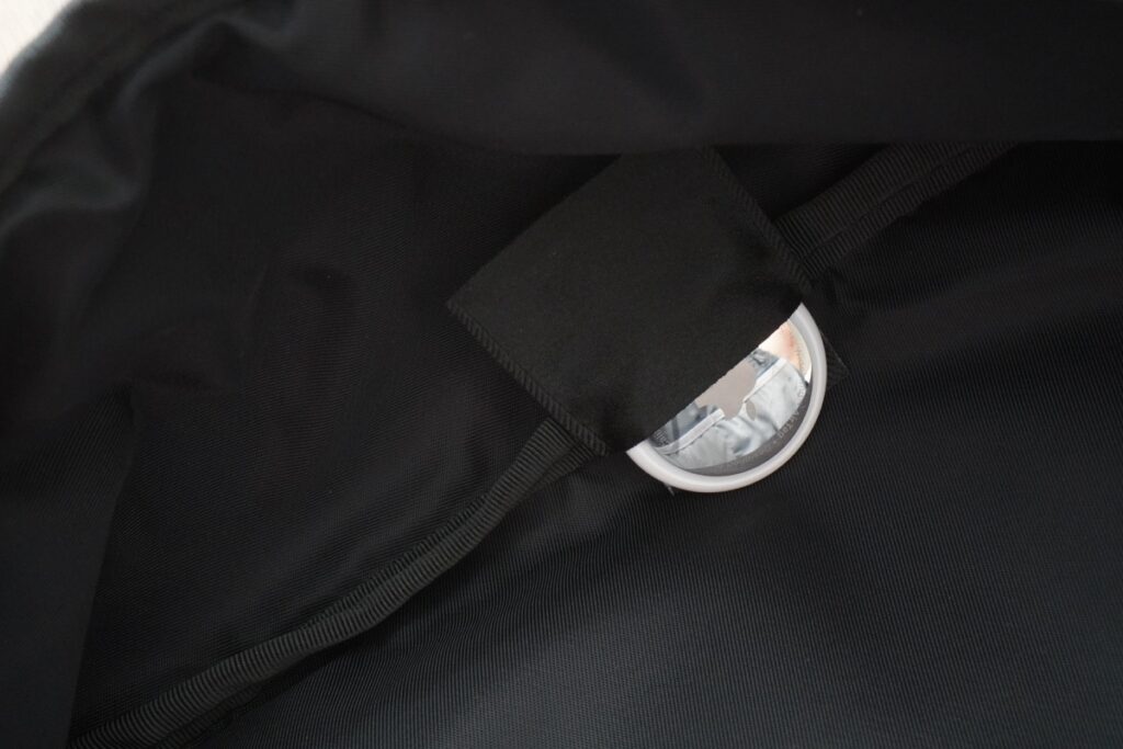 THE TOKYO TECHPACK AIRのAirTag専用ポケット