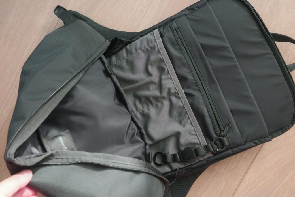 THE TOKYO TECHPACK AIRの内観