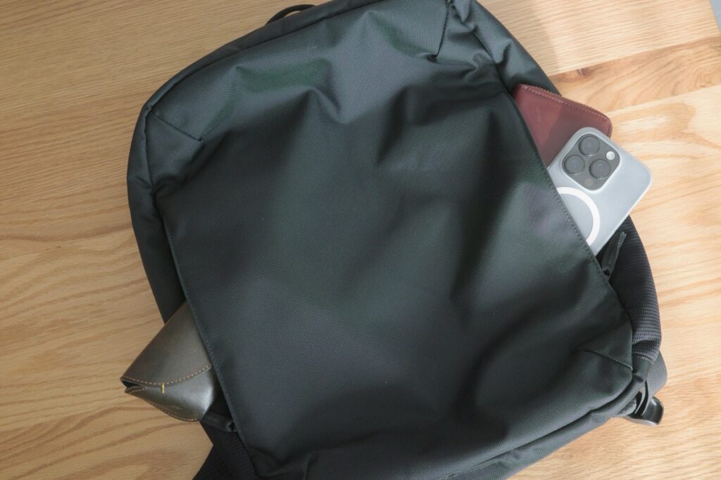 THE TOKYO TECHPACK AIRのスキミング防止ポケット