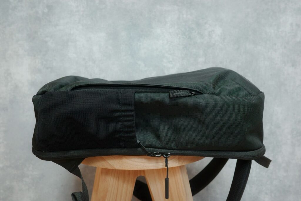 THE TOKYO TECHPACK AIRの側面