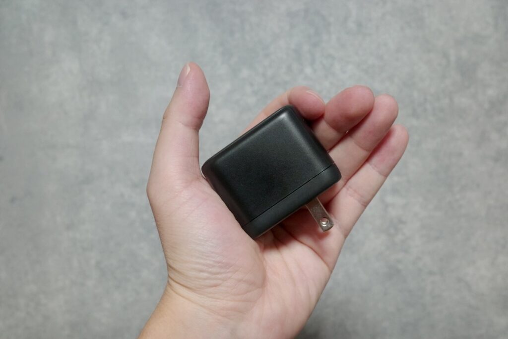 ESR Qi2.2対応・冷却ファン搭載 3in1充電器の急速充電器