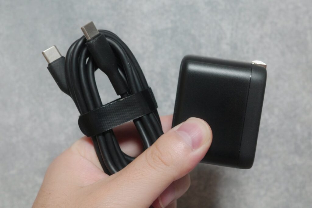 ESR Qi2.2対応・冷却ファン搭載 3in1充電器の付属品