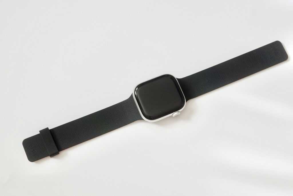 MOFT Apple Watch用マグネット式バンド（ジェットブラック x サンドベージュ）をジェットブラック単色で使う