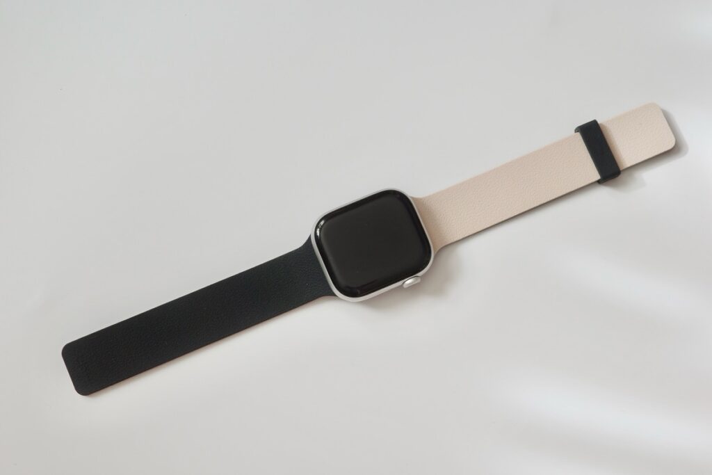MOFT Apple Watchバンド（ジェットブラック x サンドベージュ）