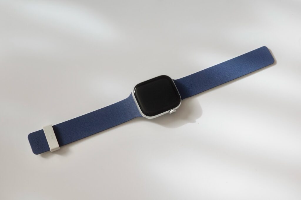 MOFTのApple Watchバンドのネイビー（ディープブルー x ミスティグレー）