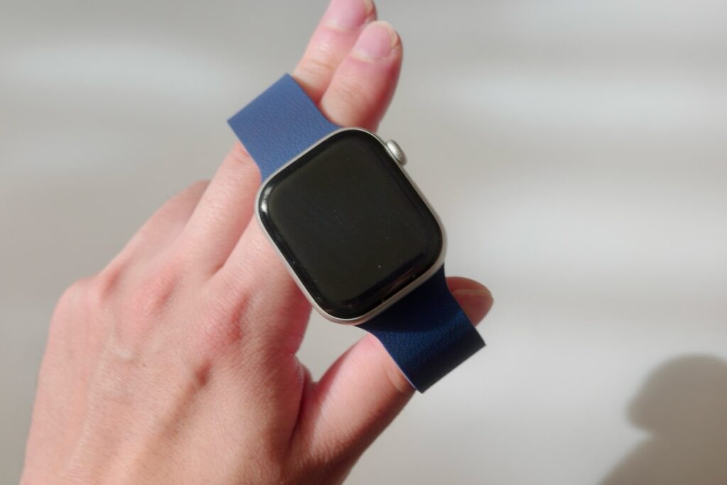 MOFTのApple Watchバンド（ディープブルー x ミスティグレー）をディープブルー一色で使う