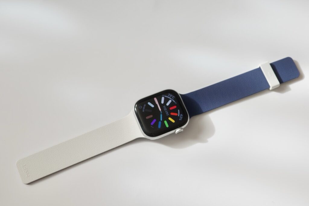 MFOTのApple Watch用マグネット式シリコンバンド（ディープブルー x ミスティグレー）