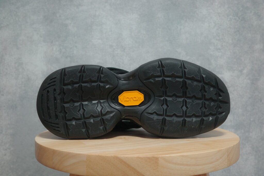 OAO MONOLITH NYLONのVibram® Project Xソール
