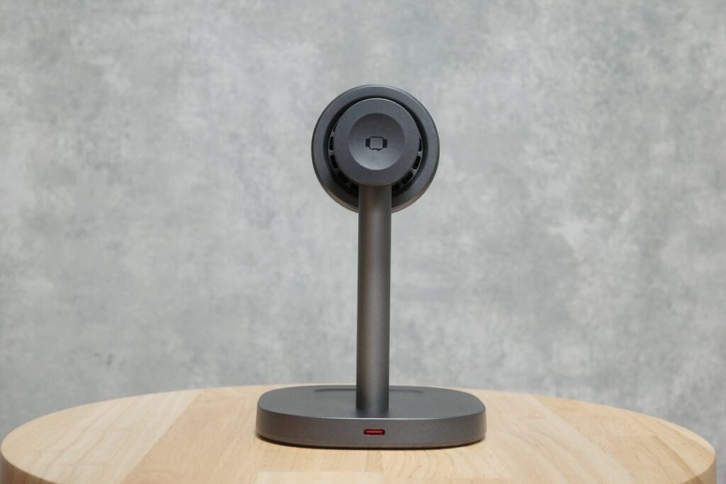 RORRY 冷却ファン付き3-in-1ワイヤレス充電器の背面