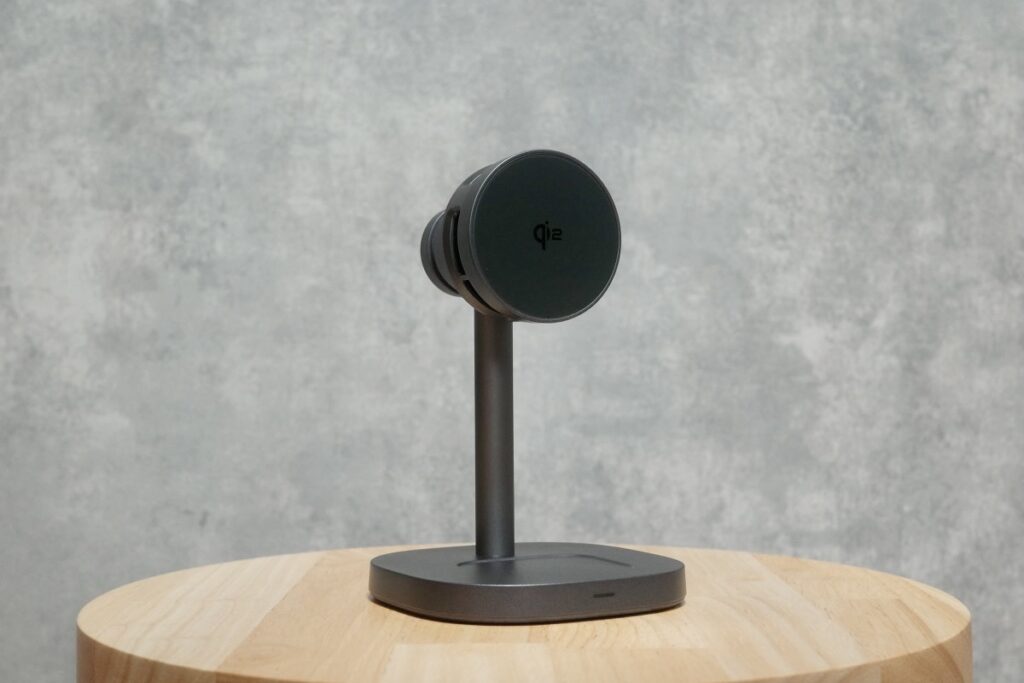 RORRY 冷却ファン付き3-in-1ワイヤレス充電器の前面