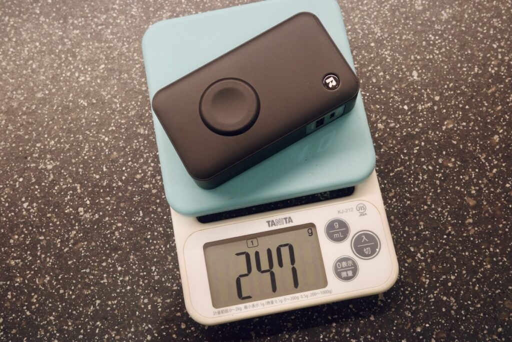 RORRY モバイルバッテリー H1の重さは、実測値で247g